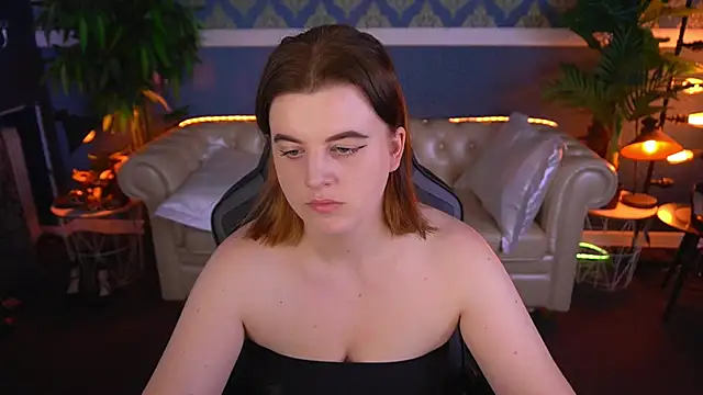 Snapshot of KristiFoxy chatting on 05/18/26, 12:22 KristiFoxy online show from 05/18/26, 12:22