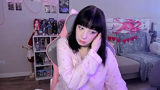 MollysLand online show from 02/24/26, 07:39