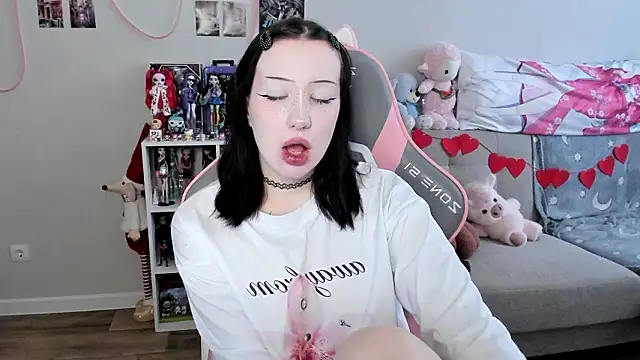 MollysLand online show from 03/23/26, 08:51