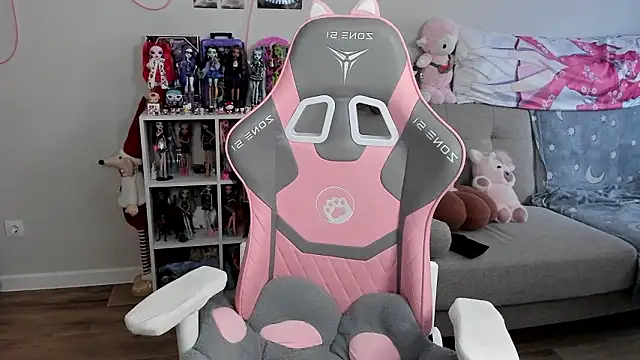 MollysLand online show from 03/27/26, 10:48