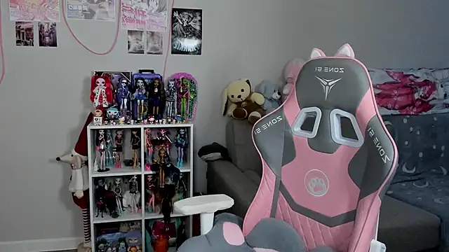 MollysLand online show from 04/21/26, 11:16