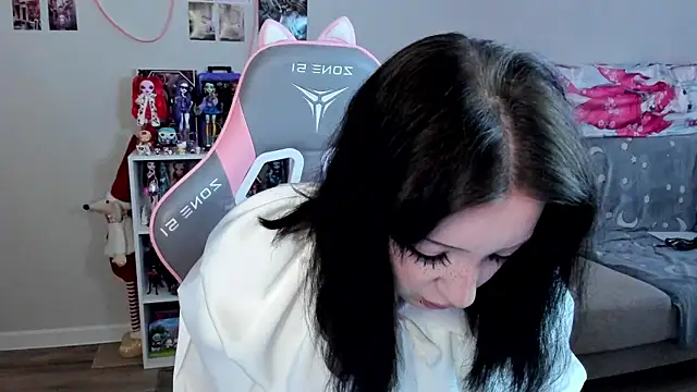 MollysLand online show from 04/22/26, 10:17