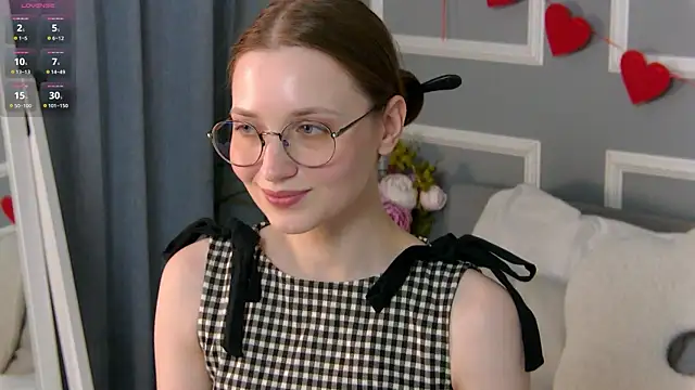 Snapshot of EmmaSagge chatting on 06/15/26, 06:48 EmmaSagge online show from 06/15/26, 06:48