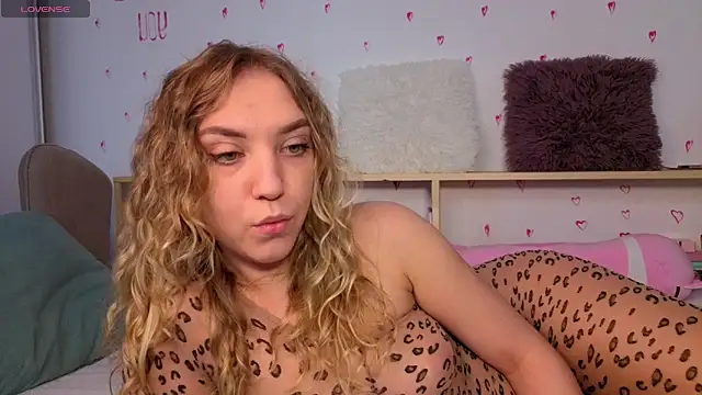 alice charm  online show from 04/04/26, 06:55