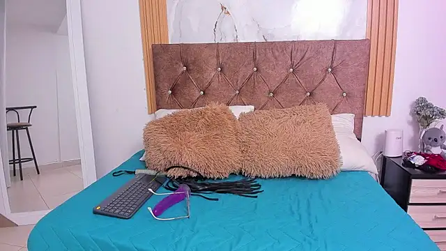 Candyfox2606 online show from 02/08/26, 11:02