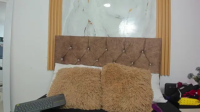 Candyfox2606 online show from 02/19/26, 02:46