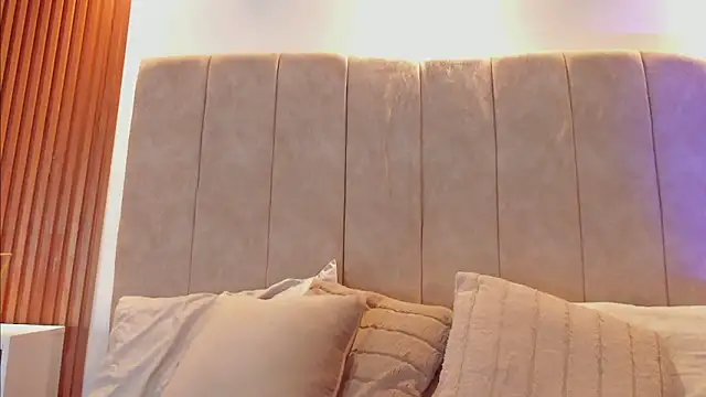  Laura saenz1 online show from 02/03/26, 12:21