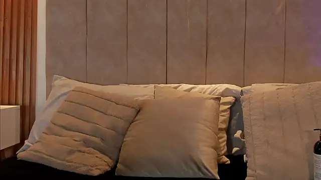  Laura saenz1 online show from 02/18/26, 12:23