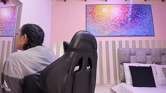 nina glow online show from 04/21/26, 11:16