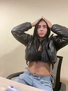 Sara Fernandez  online show from 03/04/26, 01:28