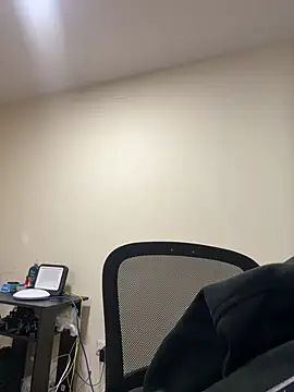 Sara Fernandez  online show from 04/28/26, 02:44