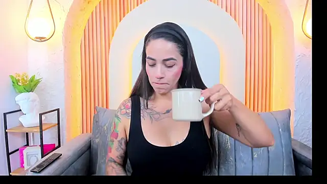 violet scott  online show from 02/11/26, 10:42