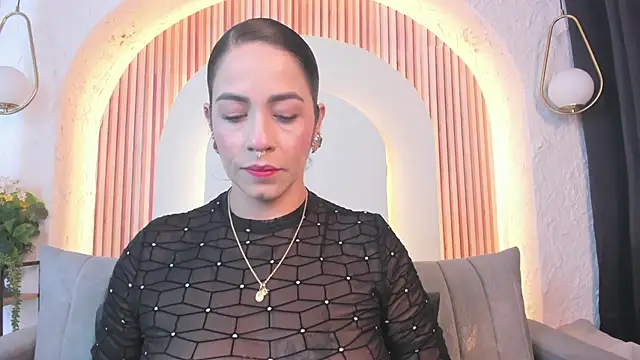 Snapshot of violet_scott_ chatting on 06/27/26, 10:53 violet scott online show from 06/27/26, 10:53