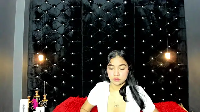 Snapshot of MiaWolton chatting on 05/10/26, 11:15 MiaWolton online show from 05/10/26, 11:15