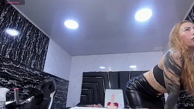 Snapshot of Ladyy_Scarlett chatting on 07/02/26, 02:33 Ladyy Scarlett online show from 07/02/26, 02:33