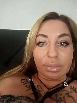 MiaMooly online show from 12/03/25, 04:27