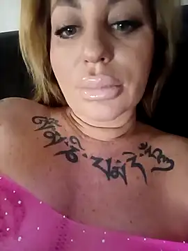 MiaMooly online show from 02/08/26, 07:17