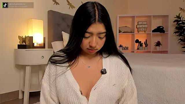 missvancouver online show from 04/21/26, 12:44