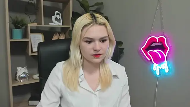 SweetLilyxo online show from 04/13/26, 06:19