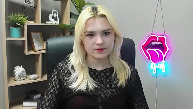Snapshot of SweetLilyxo chatting on 04/23/26, 06:25 SweetLilyxo online show from 04/23/26, 06:25