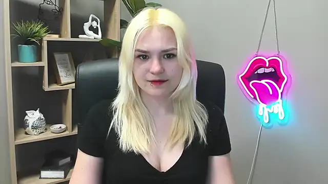 Snapshot of SweetLilyxo chatting on 04/27/26, 01:20 SweetLilyxo online show from 04/27/26, 01:20