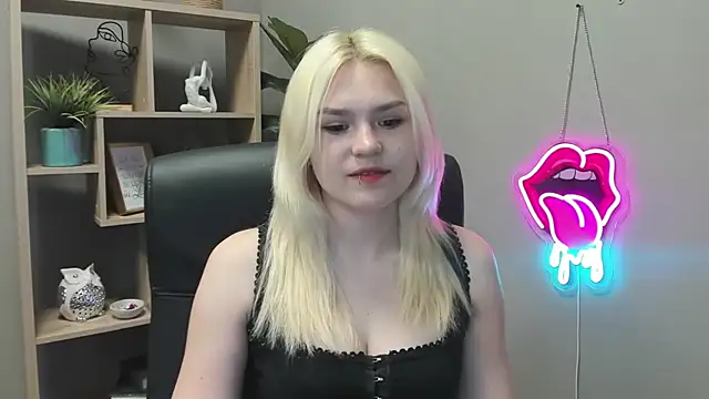 Snapshot of SweetLilyxo chatting on 05/08/26, 06:41 SweetLilyxo online show from 05/08/26, 06:41