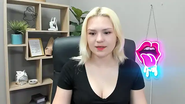 Snapshot of SweetLilyxo chatting on 05/21/26, 06:31 SweetLilyxo online show from 05/21/26, 06:31