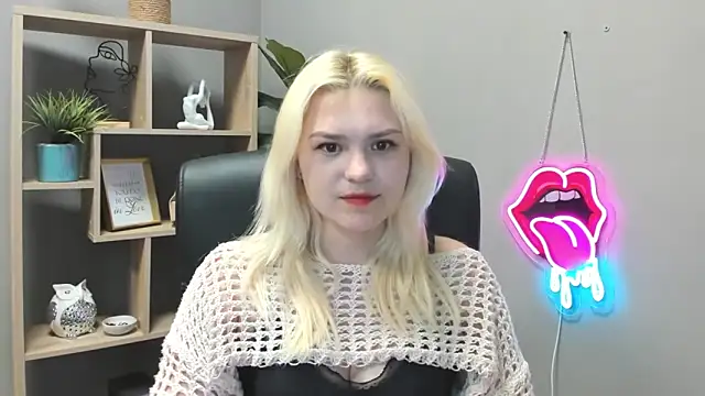 Snapshot of SweetLilyxo chatting on 05/22/26, 06:31 SweetLilyxo online show from 05/22/26, 06:31