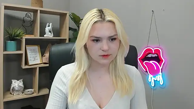 Snapshot of SweetLilyxo chatting on 06/03/26, 06:27 SweetLilyxo online show from 06/03/26, 06:27