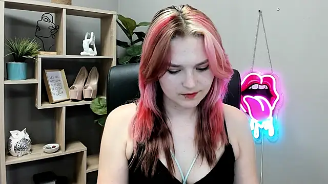 Snapshot of SweetLilyxo chatting on 06/18/26, 01:26 SweetLilyxo online show from 06/18/26, 01:26