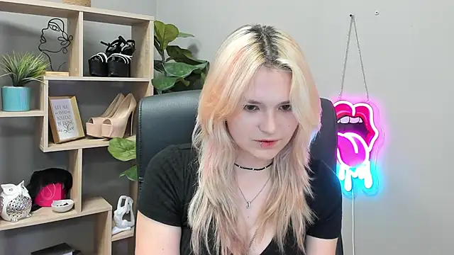 Snapshot of SweetLilyxo chatting on 07/24/26, 06:33 SweetLilyxo online show from 07/24/26, 06:33