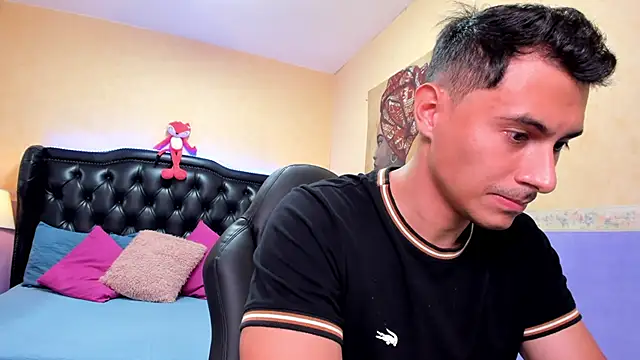 Mike Conors online show from 02/04/26, 01:33