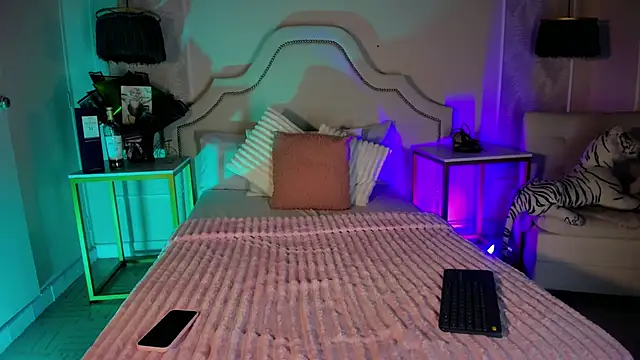 niicole garner online show from 05/22/26, 04:01