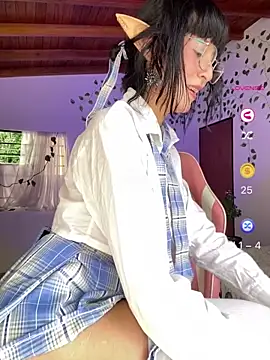 Snapshot of Capricornmystic1 chatting on 05/27/26, 07:55 Capricornmystic1 online show from 05/27/26, 07:55