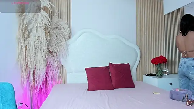 rebeca taylor online show from 02/06/26, 03:22