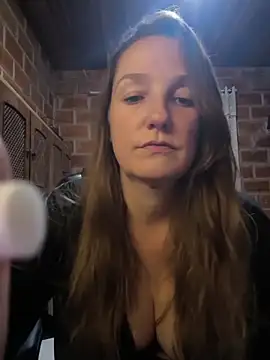 Snapshot of Loirinha_surf chatting on 02/12/26, 01:55 Loirinha surf online show from 02/12/26, 01:55