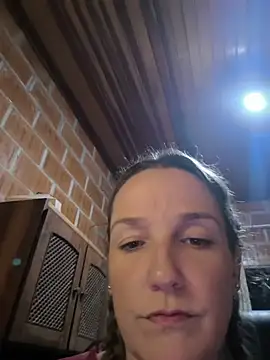 Snapshot of Loirinha_surf chatting on 03/12/26, 01:45 Loirinha surf online show from 03/12/26, 01:45