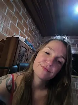 Snapshot of Loirinha_surf chatting on 03/15/26, 02:39 Loirinha surf online show from 03/15/26, 02:39