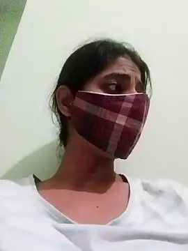 Kitti-Sharma online show from 04/07/26, 11:10