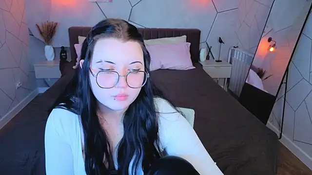 Kira G0ld online show from 05/27/26, 09:17