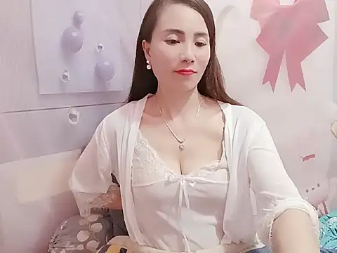 Hello-Kitty001 online show from 02/18/26, 01:18