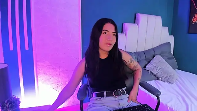 Adrienne   online show from 04/05/26, 05:21