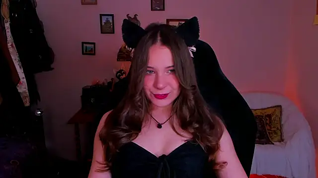 Snapshot of LanaLovely chatting on 06/18/26, 06:35 LanaLovely online show from 06/18/26, 06:35