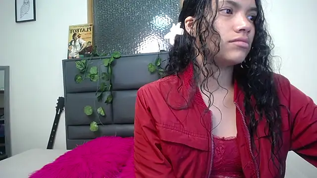 Snapshot of Julieta_Parker chatting on 04/28/26, 03:11 Julieta Parker online show from 04/28/26, 03:11
