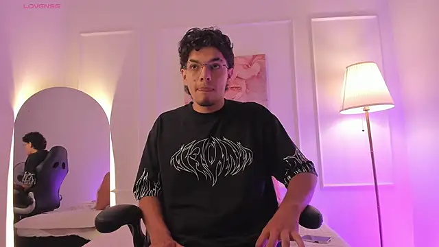 Snapshot of Axel_Creed chatting on 02/22/26, 02:45 Axel Creed online show from 02/22/26, 02:45