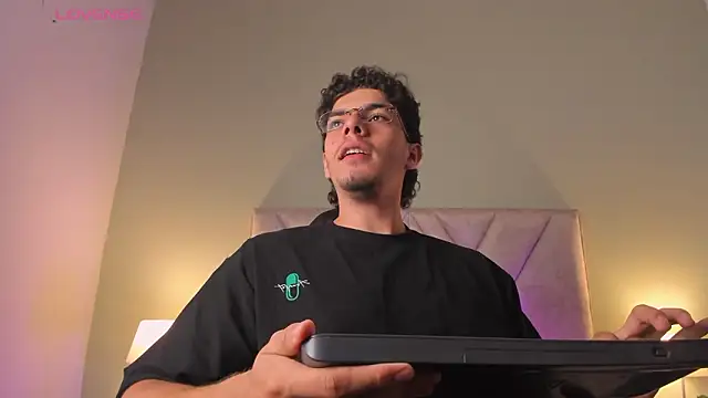 Snapshot of Axel_Creed chatting on 02/26/26, 02:27 Axel Creed online show from 02/26/26, 02:27