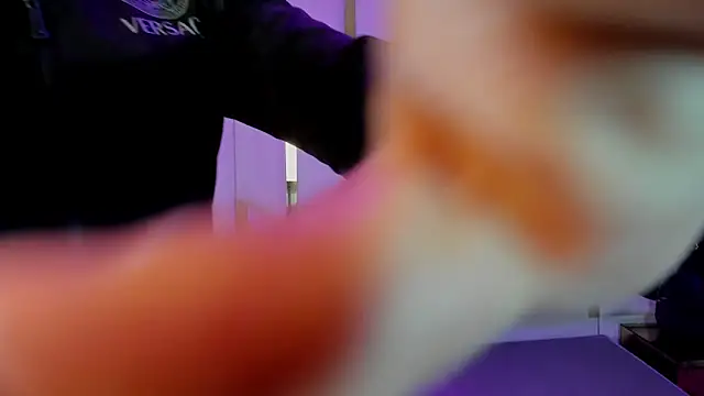 Vaneline2 online show from 04/08/26, 12:05