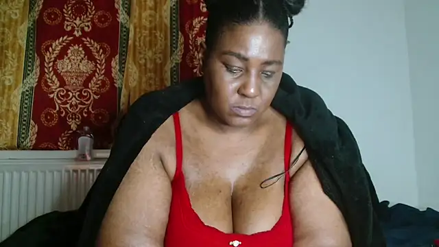CurvySashia online show from 04/03/26, 10:08