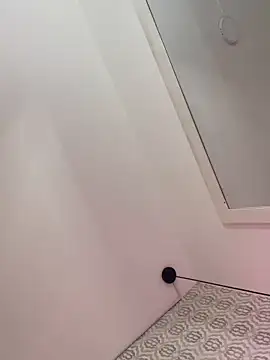 Mia rivers   online show from 04/19/26, 07:38