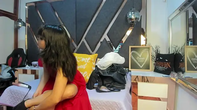 Snapshot of Maggyx chatting on 02/14/26, 01:41 Maggyx online show from 02/14/26, 01:41